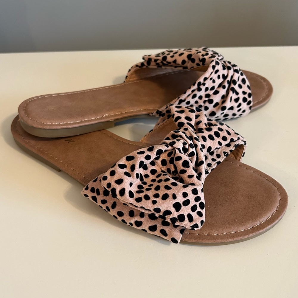 Leopard Bow Sandals EUC, Size 8.5